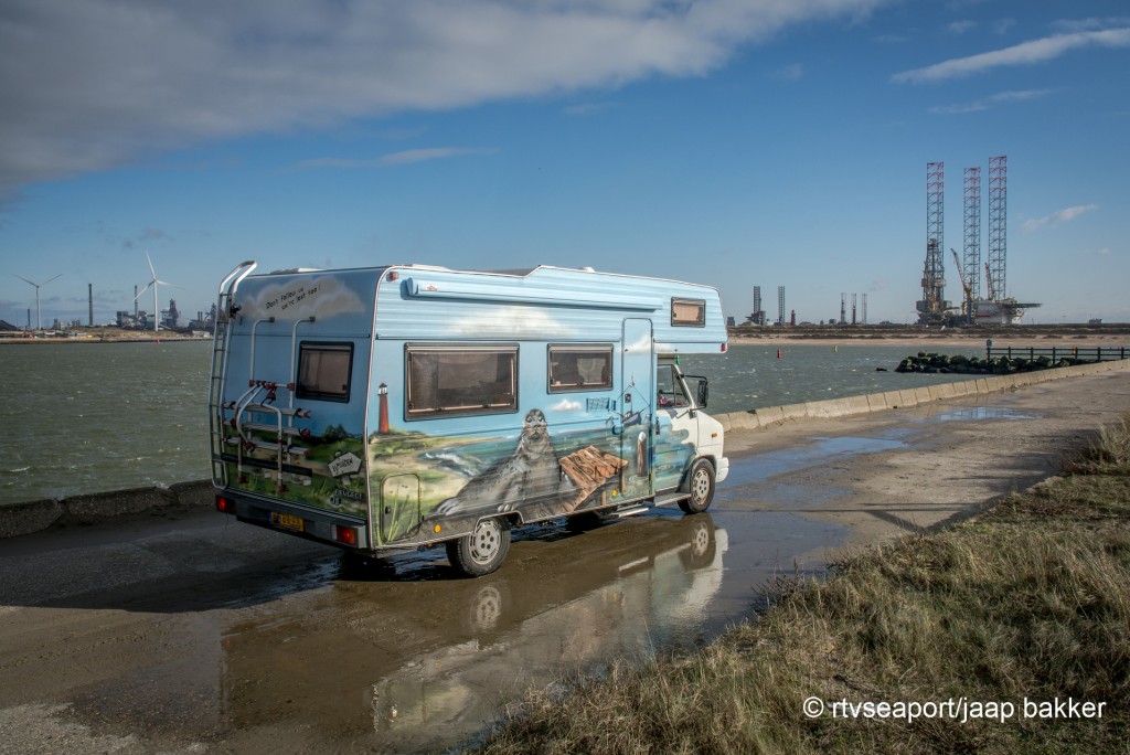 Opvallend door Europa met de IJmuidense camper