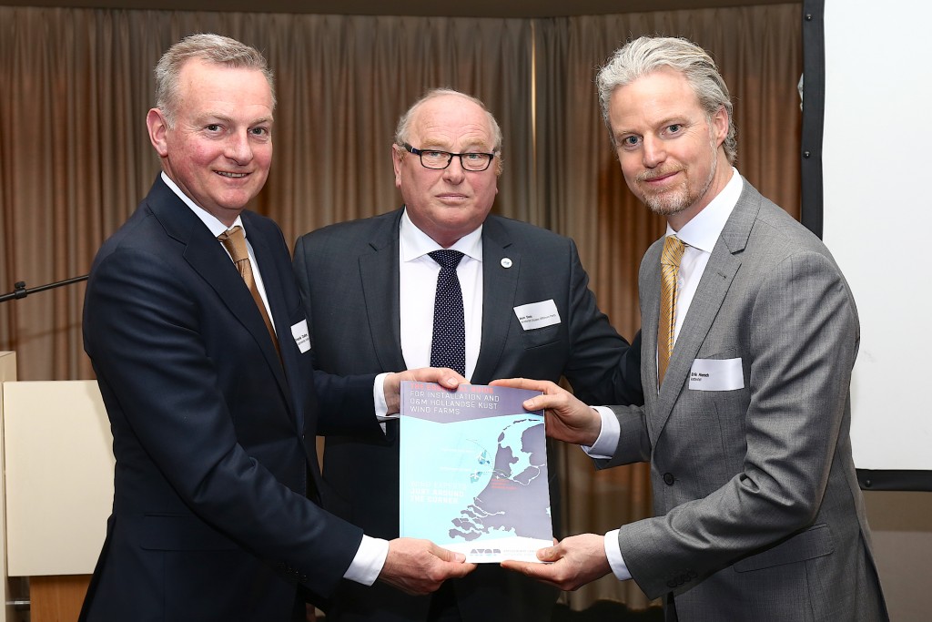 AYOP overhandigt bidbook aan Vattenfall