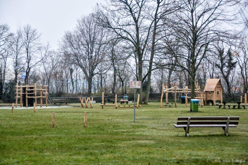Nieuwe speeltoestellen voor park Velserbeek