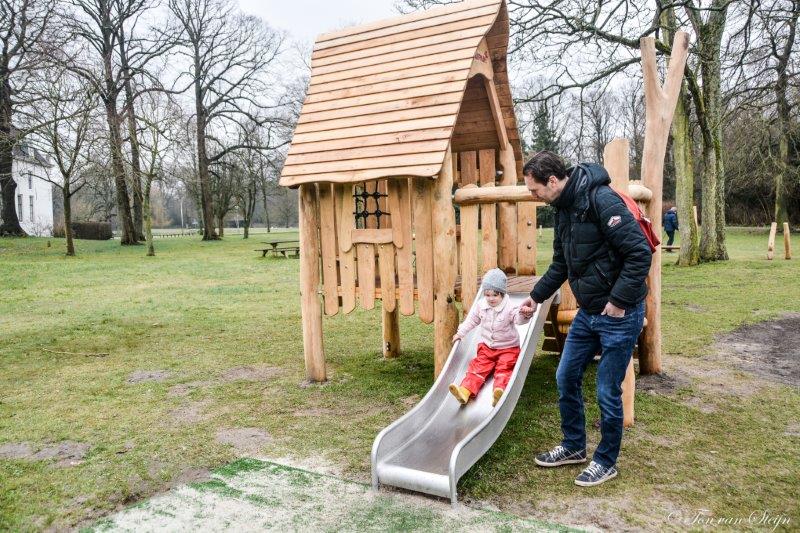 Nieuwe speeltoestellen voor park Velserbeek