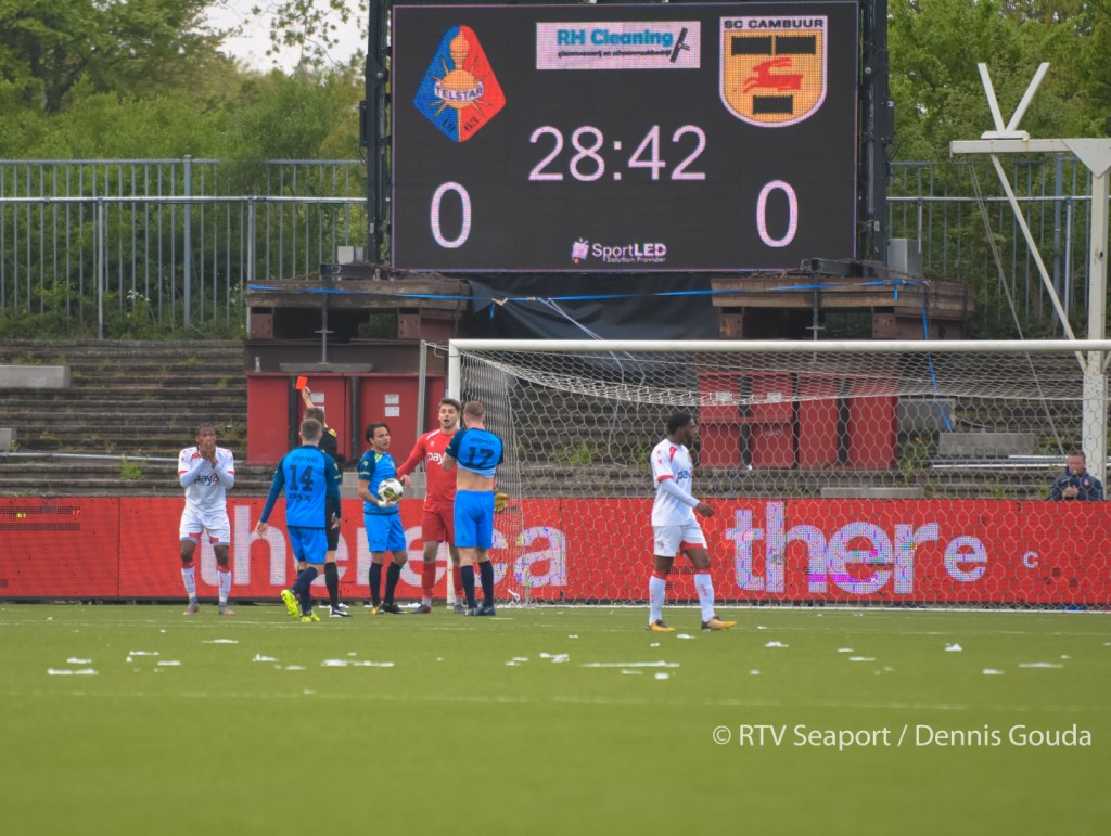 Telstar al na een half uur met tien man