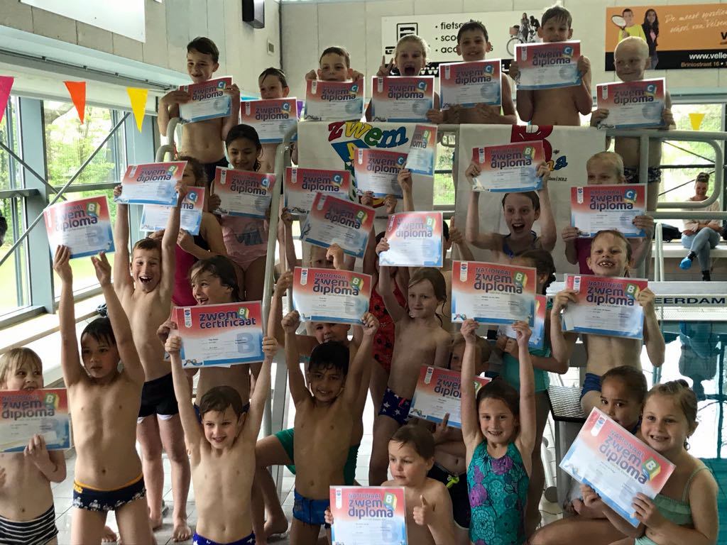 Met succes afzwemmen in zwembad De Heerenduinen.