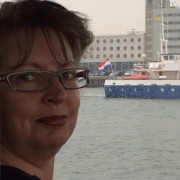 Ina de Vos legt voorzittershamer neer