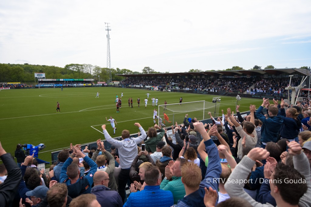Telstar slaat gunstige eerste slag in play-offspektakel