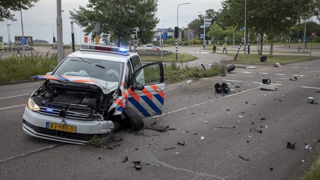 Politie crasht onderweg naar inbraak