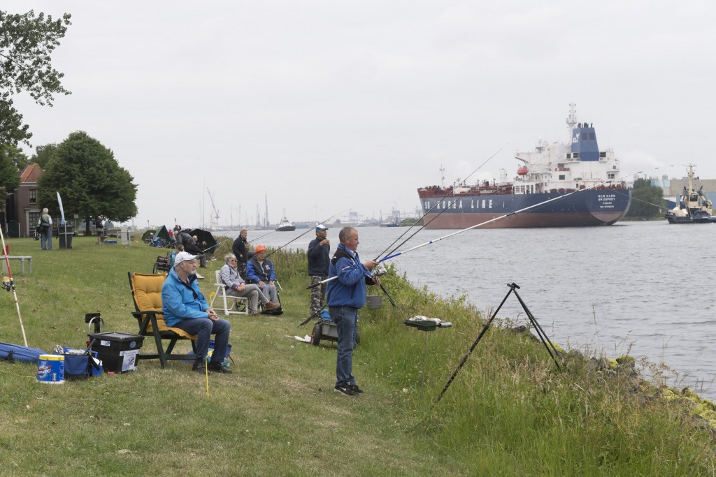 Visdag voor minder validen aan het kanaal