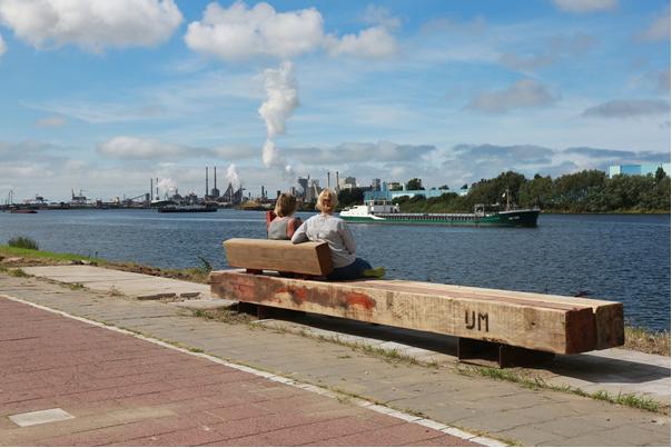 Verrekijkers en nieuwe banken langs Noordzeekanaal