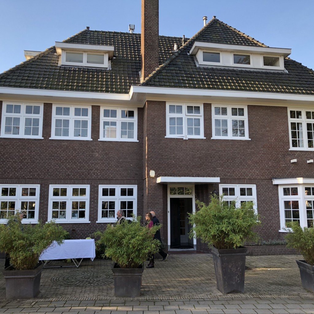 Vijftien Stolpersteine bij Huize Dina
