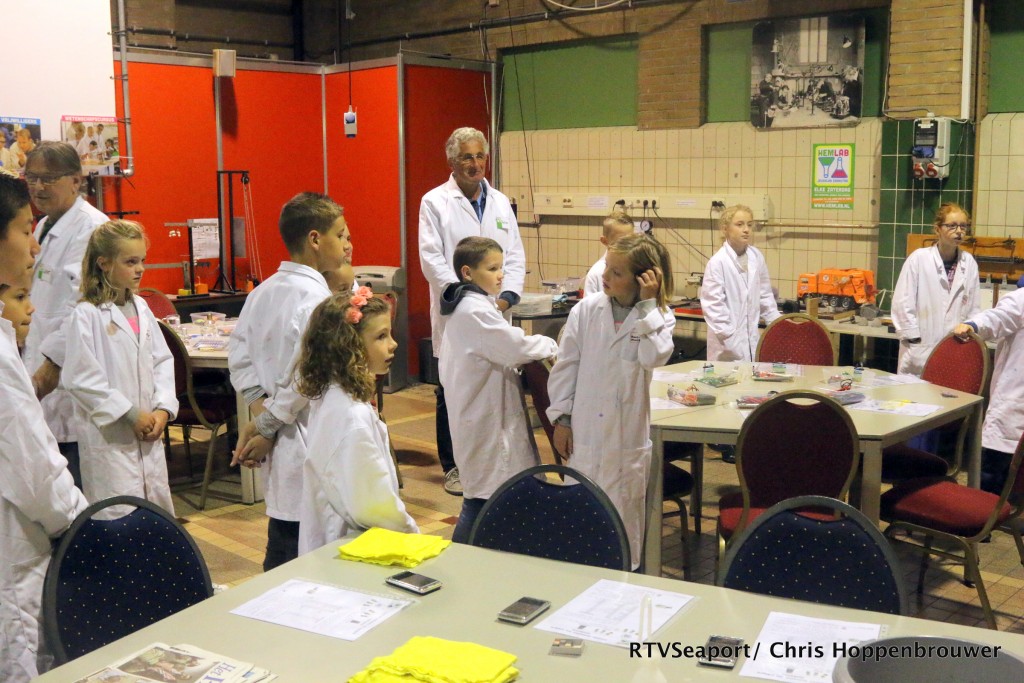 Kinderen op avontuur in het HEMLAB