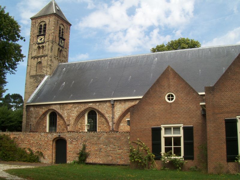 Engelmunduskerk Oud-Velsen kleurt oranje
