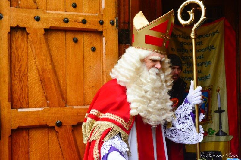 Sinterklaas telefonisch te gast in live radioprogramma Home Alone