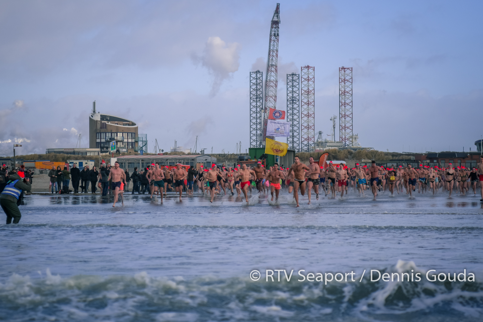 Ruim 800 deelnemers Nieuwjaarsduik