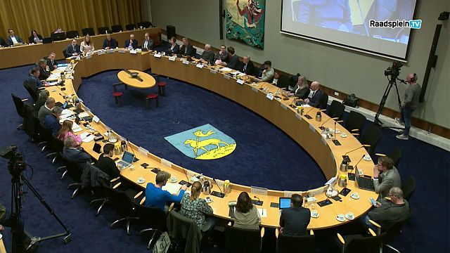 Raad 28-11 geheel of in samenvatting terugkijken