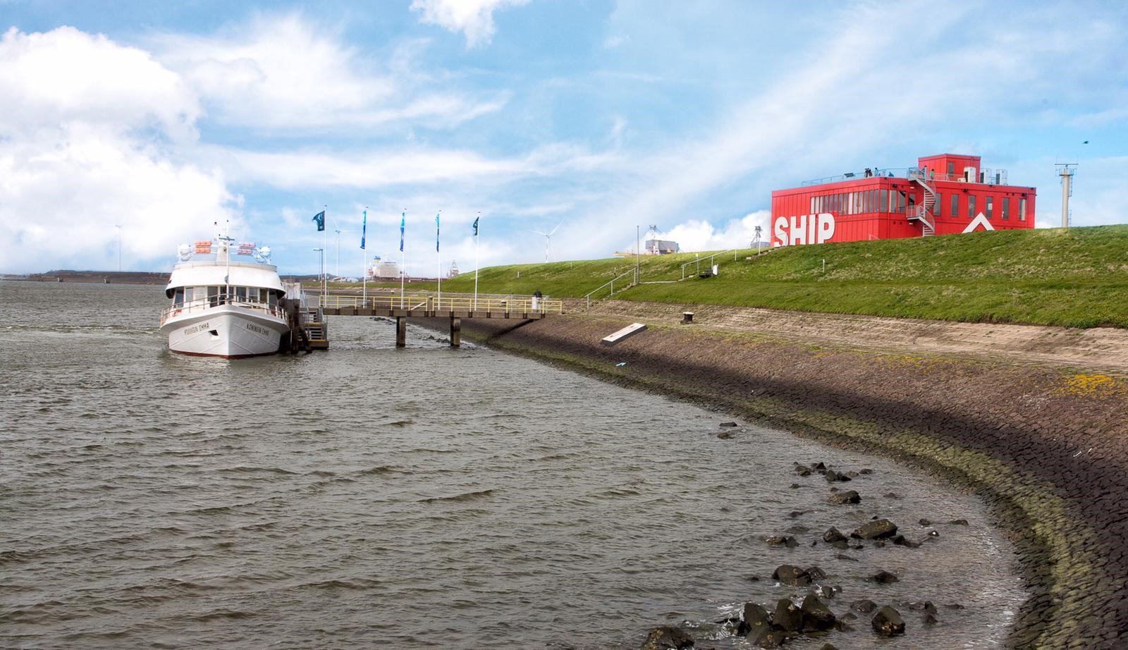 Rondvaartboot naar SHIP op sluizencomplex