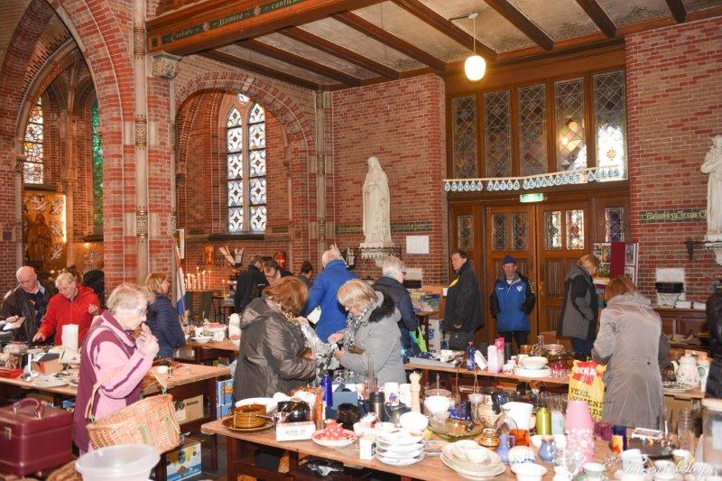 Snuffelmarkt in de Engelmunduskerk Driehuis