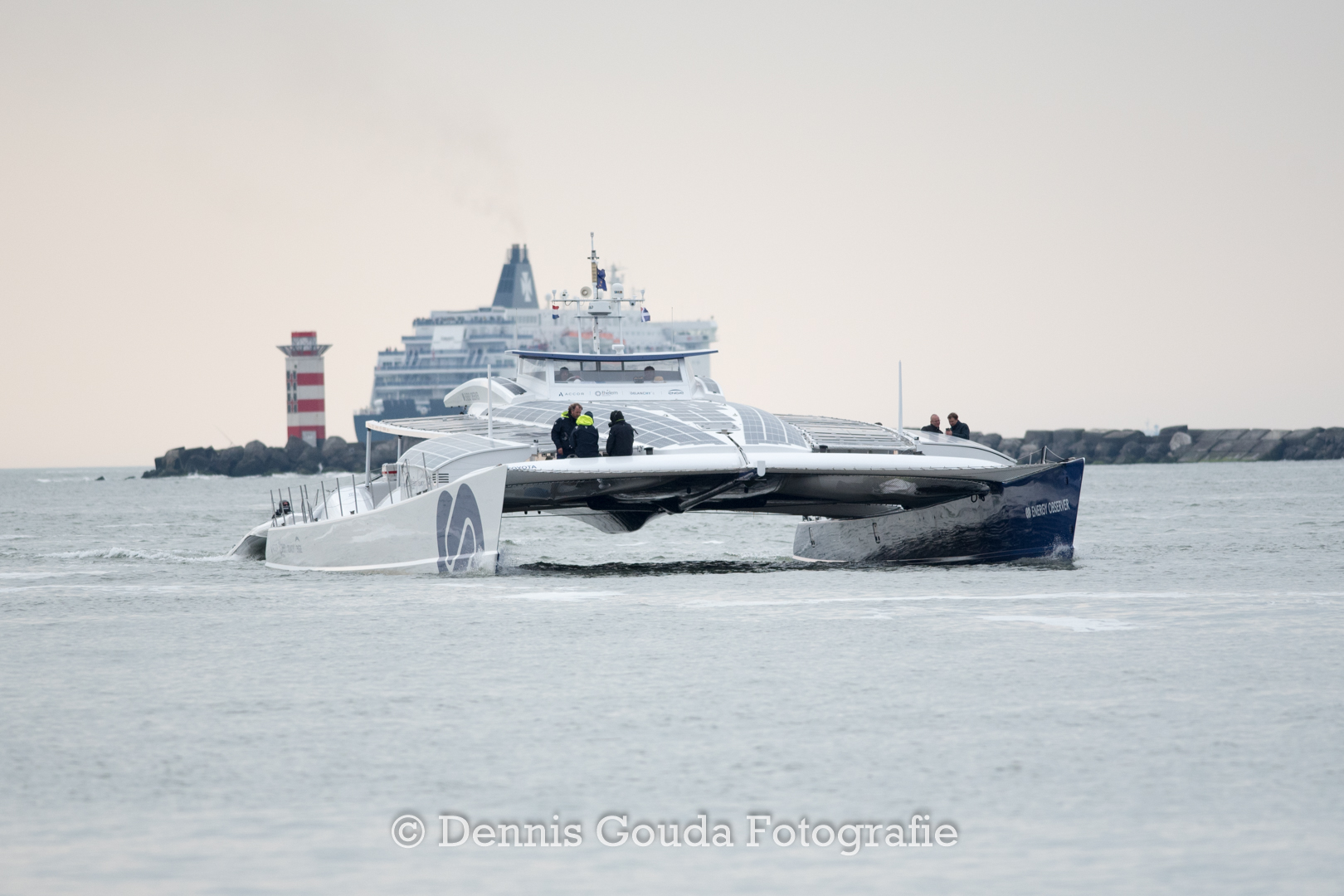Eerste waterstofschip via IJmuiden naar Amsterdam