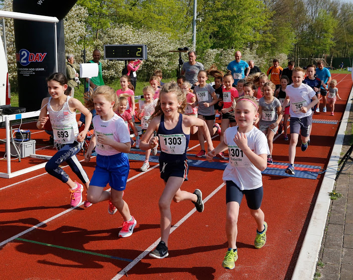 Win hardloopschoenen bij Pim Mulierloop