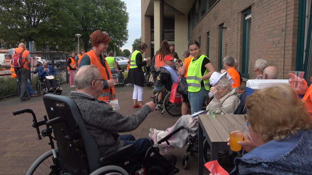 Rolstoelvierdaagse bewoners Velserduin