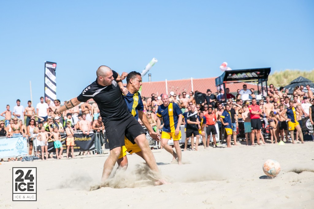 Beach Soccer toernooi op strand IJmuiden