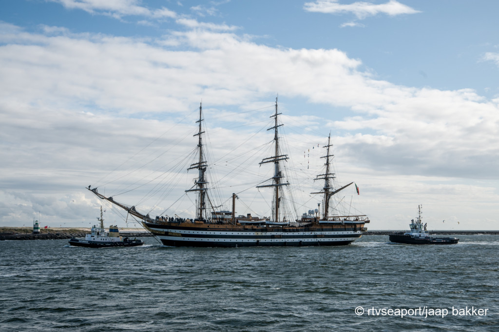 De Amerigo Vespucci passeerde IJmuiden