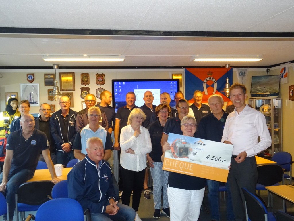 Cheque van € 4500 voor KNRM