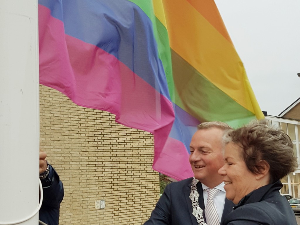De regenboogvlag in top!
