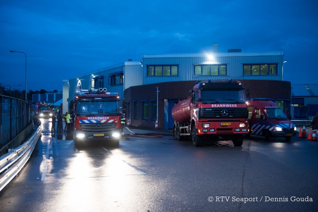 Brand in bedrijfspand in IJmuiden