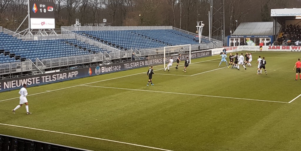 Telstar met enige moeite langs Jong-AZ