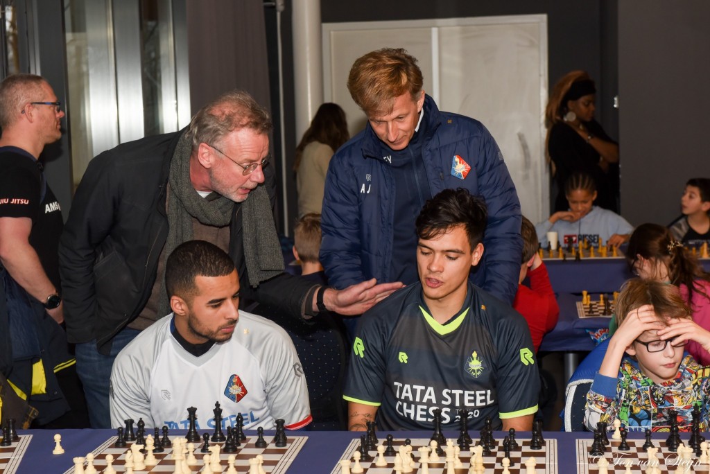 Schaaksimultaan voor basisscholen bij Telstar