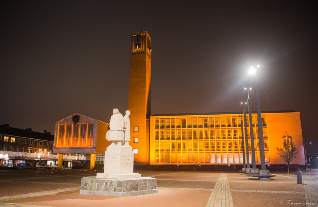 Gemeentehuis kleurde oranje