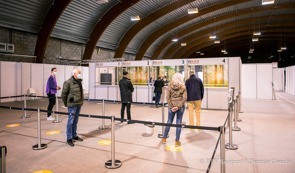 Achter de schermen bij vaccinatielocatie Dokweg