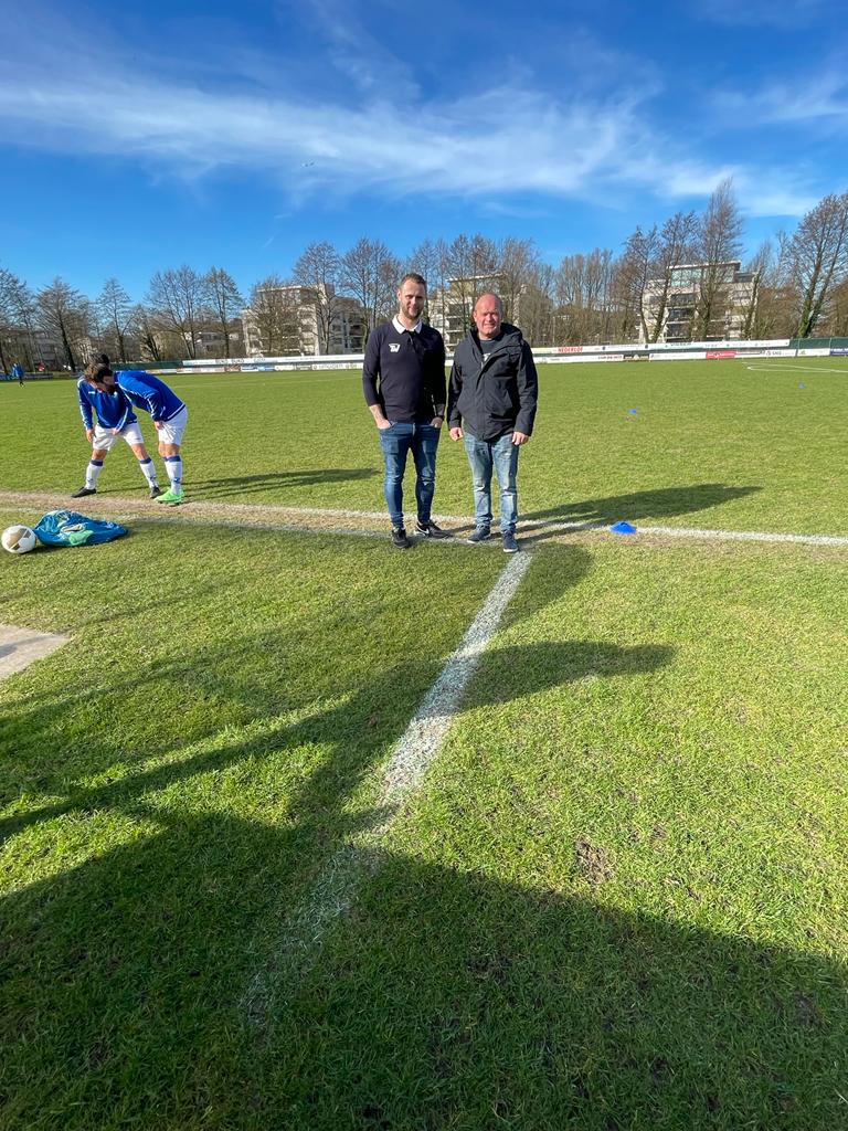 Velsen haalt viermaal trekker over in derby
