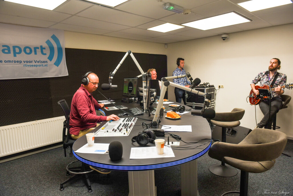 Herhaling opening nieuwe radiostudio