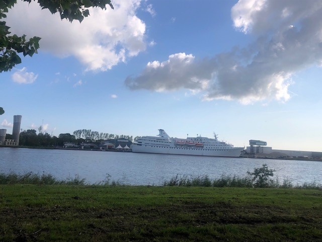 Nieuw kleiner opvangschip gearriveerd in Velsen-Noord
