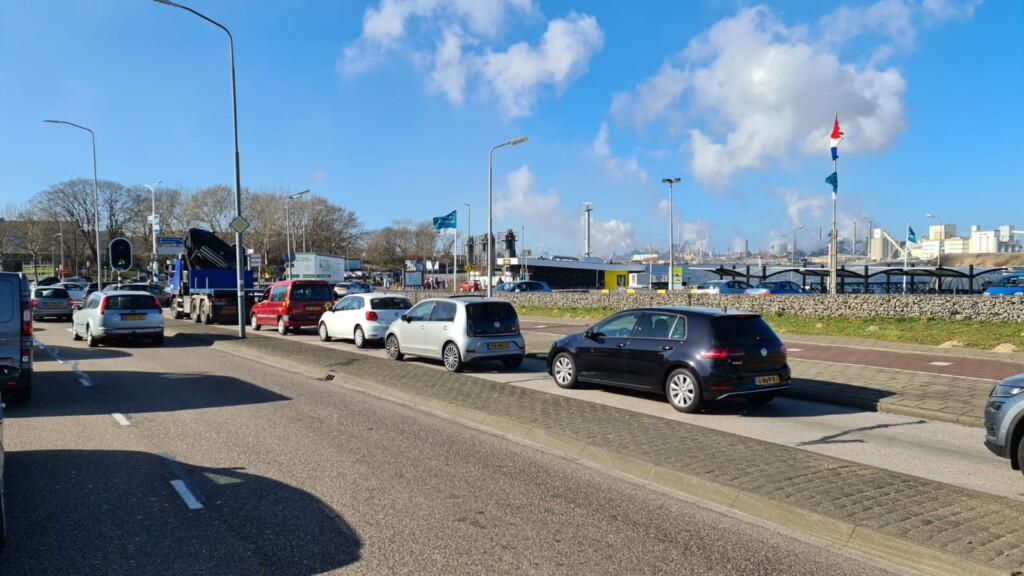 Ongeval Velsertunnel zorgt voor drukte op de weg
