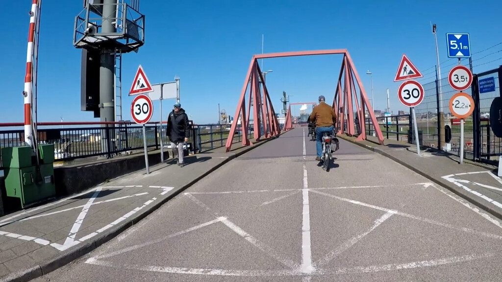 VIDEO – Fiets mee over sluizencomplex van IJmuiden