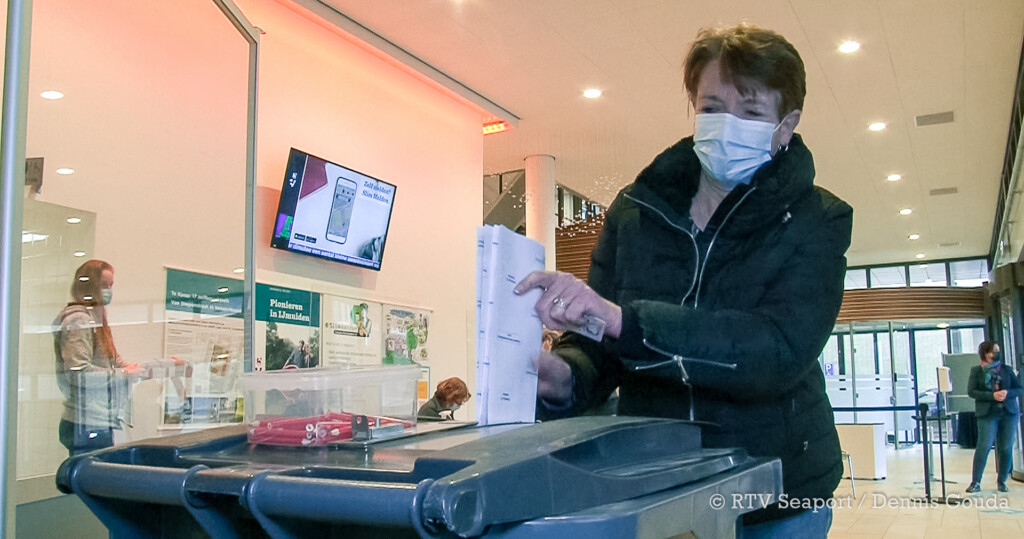 VIDEO – In het gemeentehuis Velsen kunnen dit jaar ook slechtzienden stemmen