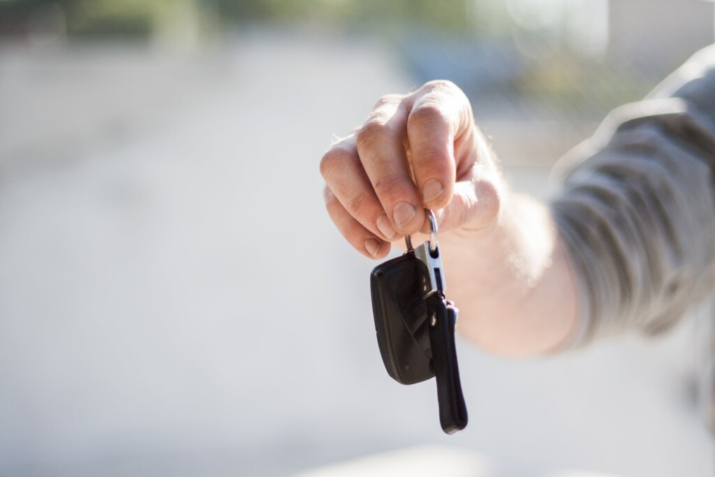 Auto na proefrit gestolen bij autodealer Velserbroek