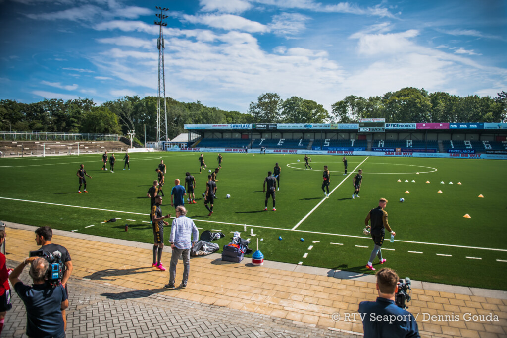Start training Telstar