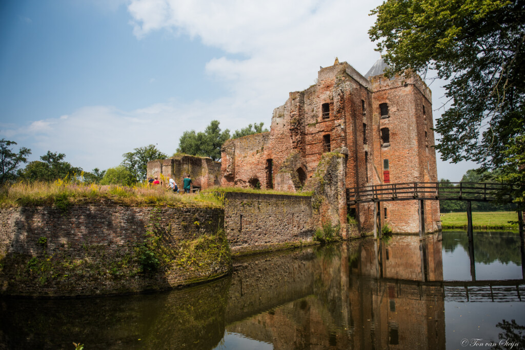 Ruïne van Brederode genomineerd als mooiste kasteel van Nederland