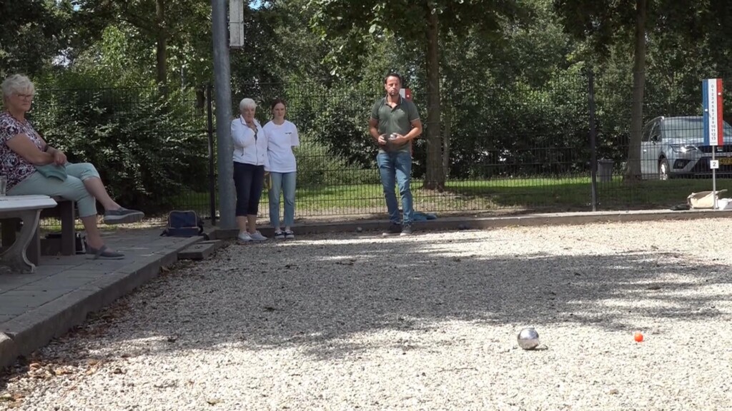Petanque dorpsfeest Santpoort dit jaar bij Boulodrome PUK
