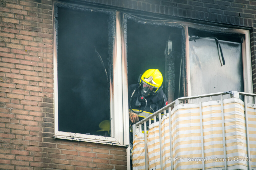 Uitslaande brand in woning aan de Koningin Wilhelminakade