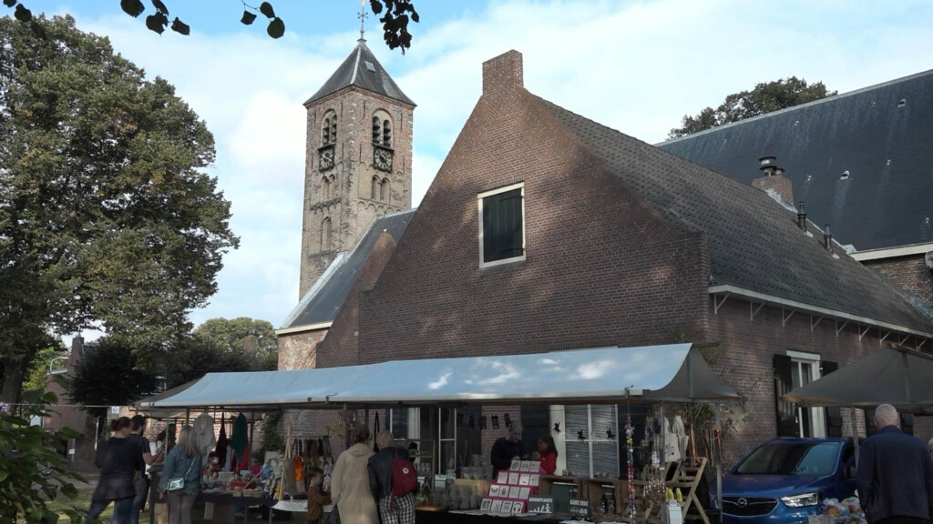 Rondje om de kerk in Oud-Velsen