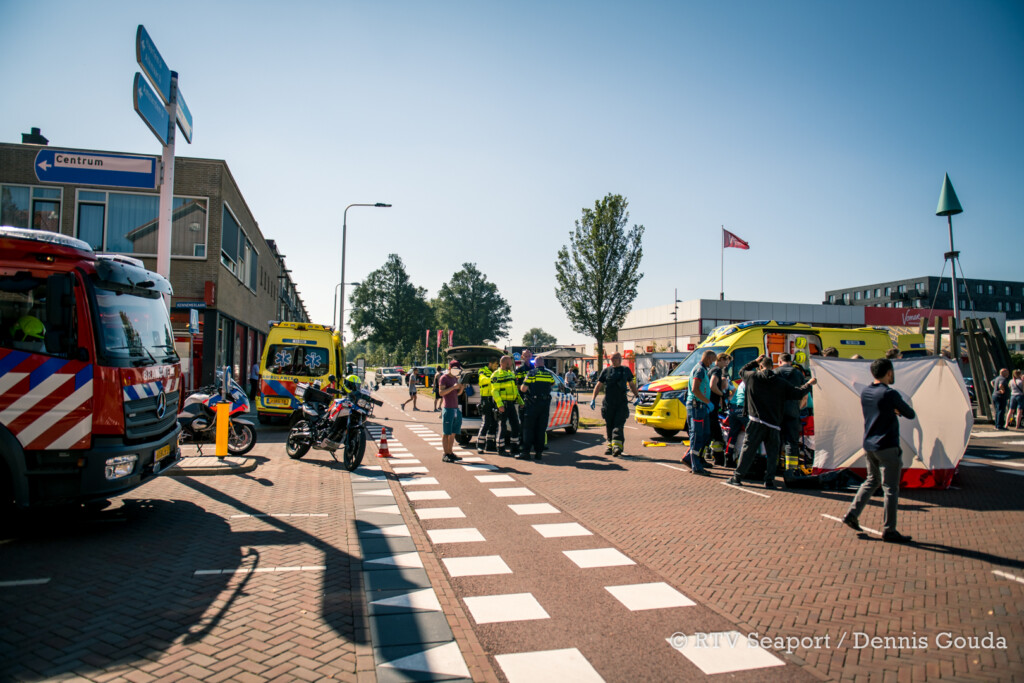 Fietser met spoed naar ziekenhuis na aanrijding
