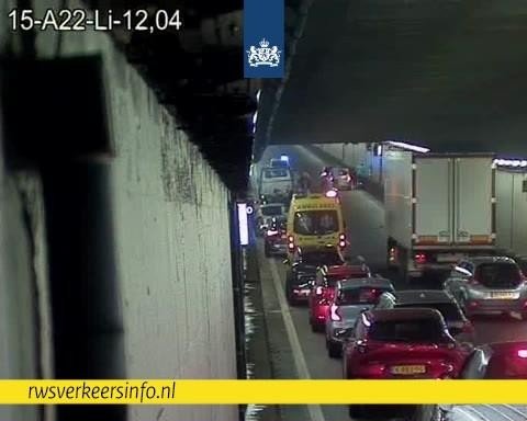 Velsertunnel richting Haarlem dicht door ongeluk, omleiding via Wijkertunnel