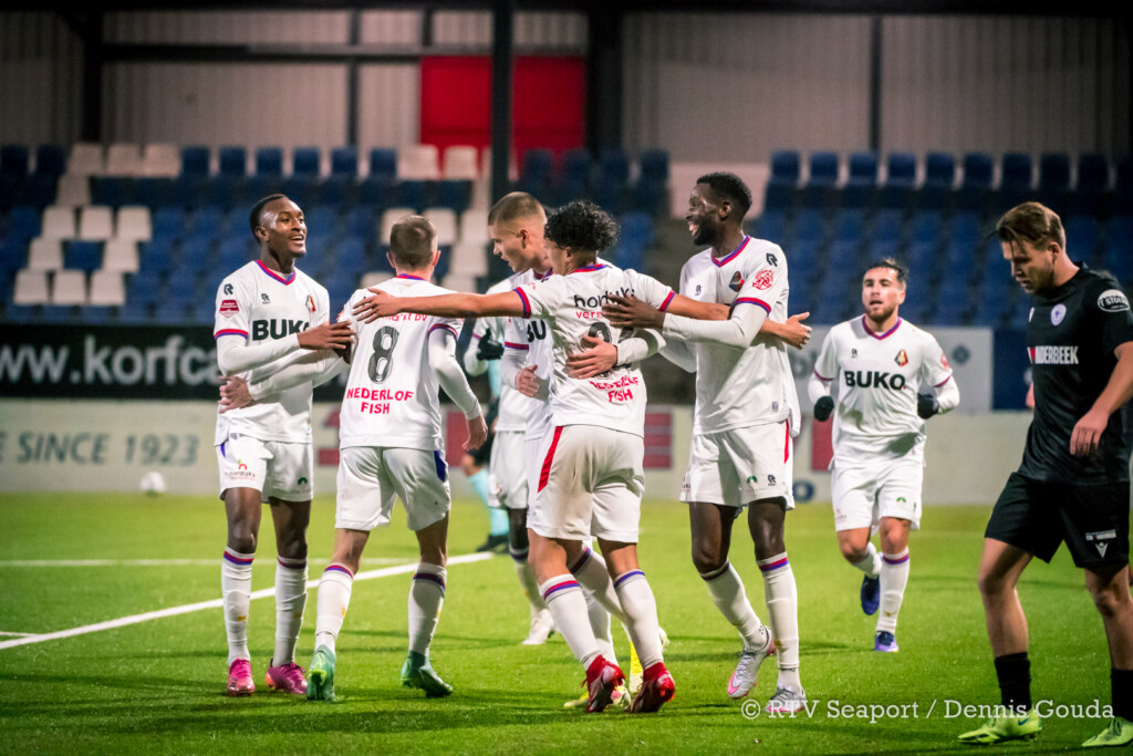 Slordig Telstar toch door na bekerthriller