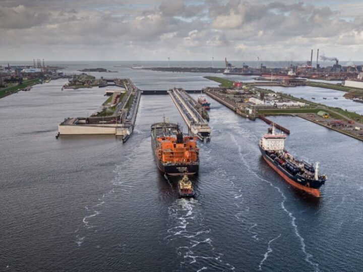 Tunnels in Noordzeekanaal nog steeds niet verstevigd: mocht de Zeesluis IJmuiden wel open?