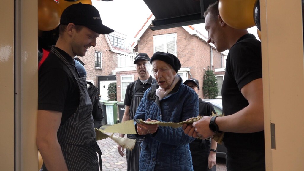 Kleinkinderen runnen IJspaleis, oma Kors (99) ziet dat het goed is: “De cirkel is rond”