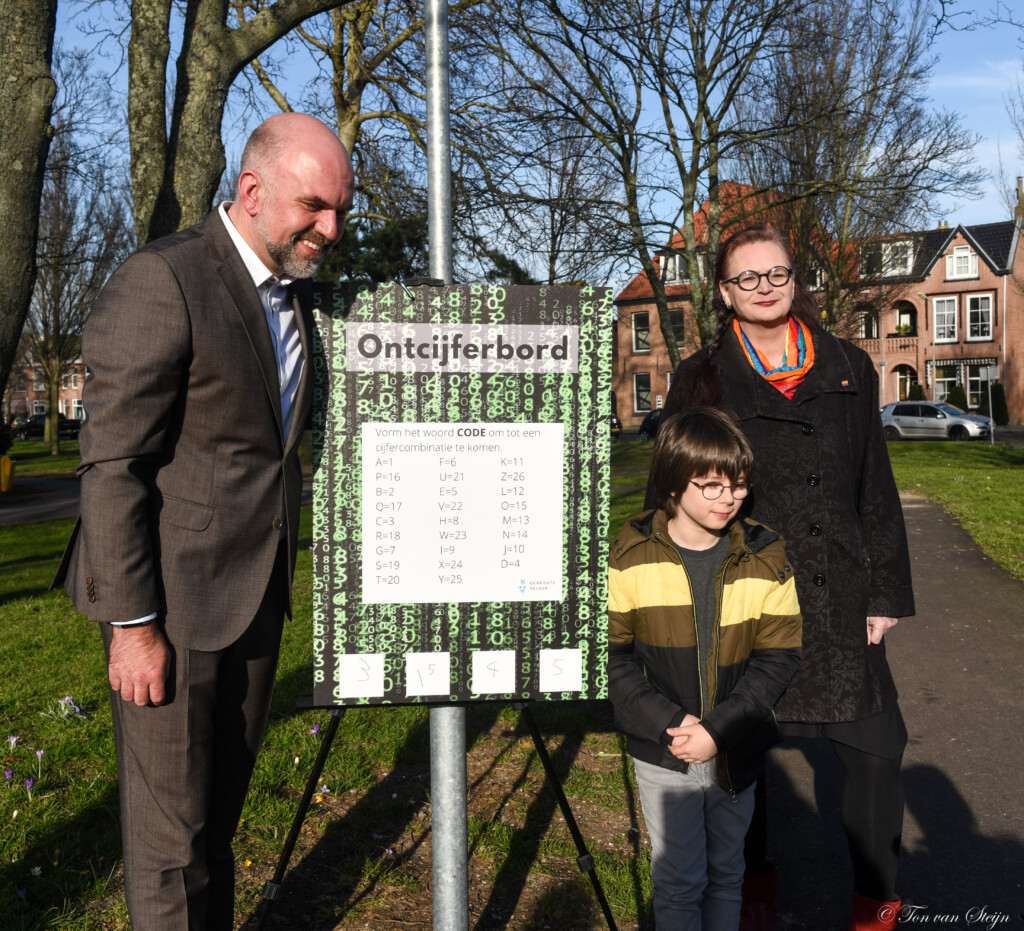Naambordje Alan Turingpark via codetaal onthuld