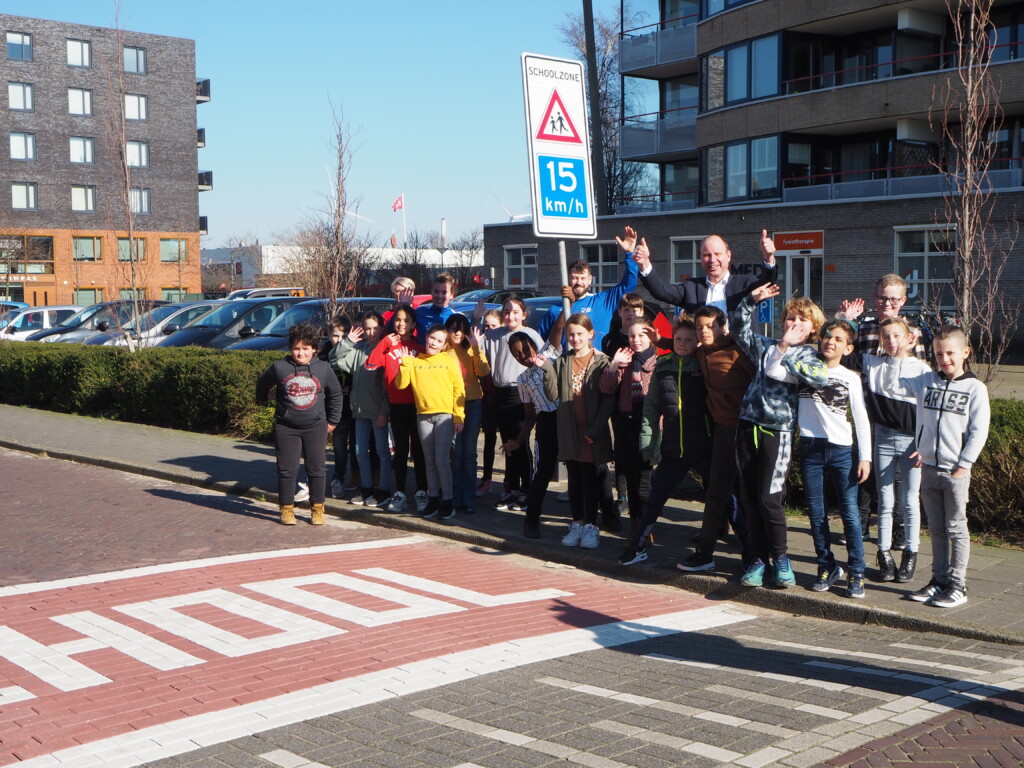 Verkeersveilige omgeving ingesteld bij basisschool Het Kompas